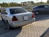 Mercedes-Benz C 200 1997 года за 2 500 000 тг. в Астана – фото 4
