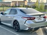 Toyota Camry 2019 годаүшін10 700 000 тг. в Уральск – фото 2