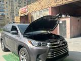 Toyota Highlander 2015 годаfor12 000 000 тг. в Алматы