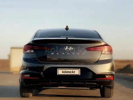 Hyundai Elantra 2020 года за 5 500 000 тг. в Актобе