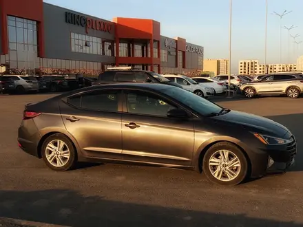 Hyundai Elantra 2020 года за 5 500 000 тг. в Актобе – фото 3