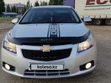 Chevrolet Cruze 2012 года за 5 000 000 тг. в Актобе – фото 2