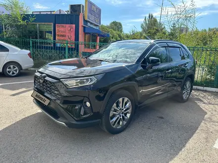 Toyota RAV4 2021 года за 18 600 000 тг. в Астана – фото 2