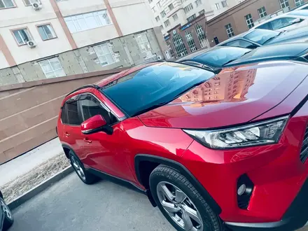 Toyota RAV4 2022 года за 17 200 000 тг. в Астана