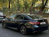 Toyota Camry 2020 года за 11 800 000 тг. в Алматы – фото 3