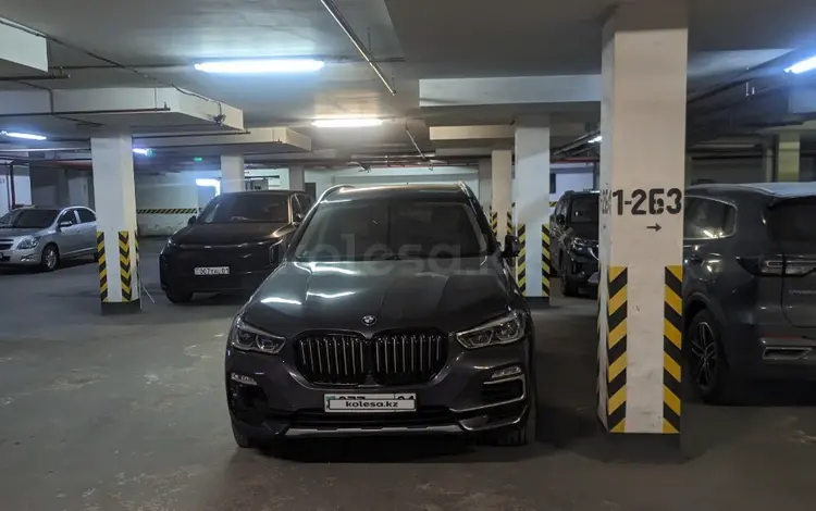 BMW X5 2018 года за 27 000 000 тг. в Алматы