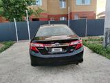 Toyota Camry 2014 года за 6 000 000 тг. в Уральск – фото 2