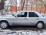 Mercedes-Benz E 200 1993 года за 1 700 000 тг. в Караганда