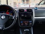 Volkswagen Jetta 2005 годаүшін3 600 000 тг. в Семей – фото 3