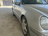 Mercedes-Benz E 320 1999 года за 6 000 000 тг. в Жанаозен – фото 4