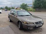 Toyota Camry 1999 года за 2 300 000 тг. в Алматы – фото 2