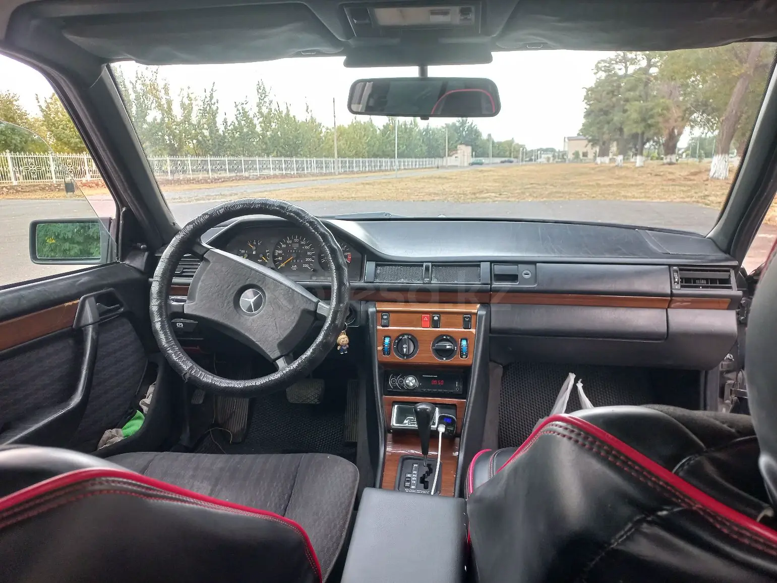 Mercedes-Benz E-Class, 1990