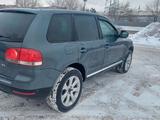 Volkswagen Touareg 2004 года за 2 000 000 тг. в Астана – фото 3