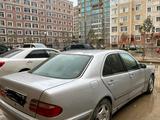 Mercedes-Benz E 240 1998 годаfor3 000 000 тг. в Актау – фото 4