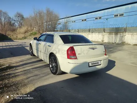 Chrysler 300C 2005 года за 5 000 000 тг. в Алматы – фото 13