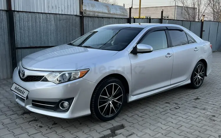 Toyota Camry 2012 года за 9 100 000 тг. в Актобе