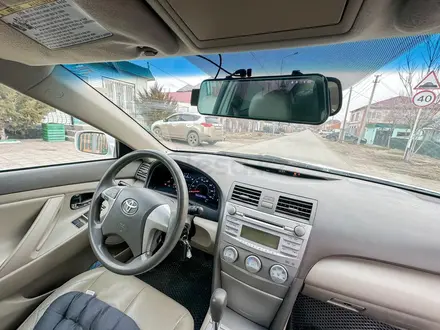 Toyota Camry 2011 года за 7 300 000 тг. в Атырау – фото 10