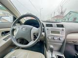 Toyota Camry 2011 года за 7 300 000 тг. в Атырау – фото 4