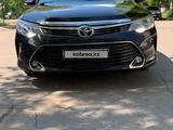 Toyota Camry 2017 года за 10 500 000 тг. в Павлодар – фото 2