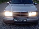 Mercedes-Benz E 220 1994 года за 3 500 000 тг. в Шымкент