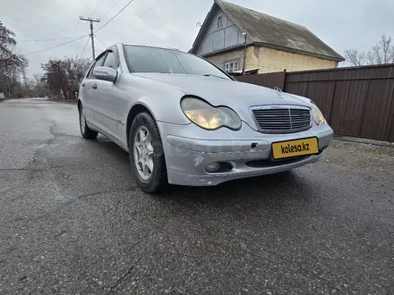 Mercedes-Benz C 180 2002 года за 3 000 000 тг. в Талдыкорган – фото 2