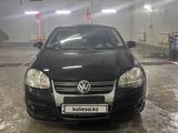 Volkswagen Jetta 2010 года за 4 500 000 тг. в Астана – фото 2