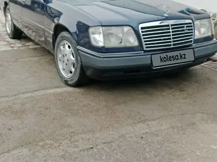 Mercedes-Benz E 220 1995 года за 2 250 000 тг. в Алматы – фото 2