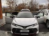 Toyota Camry 2020 года за 14 500 000 тг. в Усть-Каменогорск – фото 2