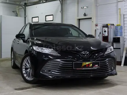 Toyota Camry 2019 года за 20 000 000 тг. в Алматы