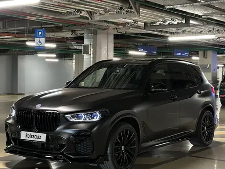 BMW X5 2021 года за 44 000 000 тг. в Астана – фото 2