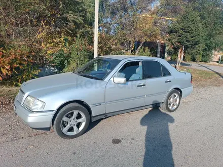 Mercedes-Benz C 220 1995 года за 2 600 000 тг. в Алматы – фото 2