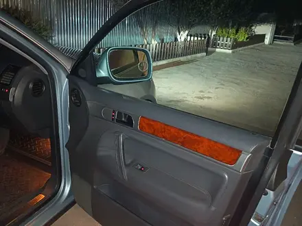 Volkswagen Touareg 2005 года за 5 500 000 тг. в Алматы – фото 2