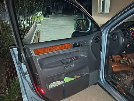 Volkswagen Touareg 2005 года за 5 500 000 тг. в Алматы – фото 5