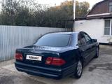 Mercedes-Benz E 230 1996 годаүшін1 900 000 тг. в Усть-Каменогорск – фото 3