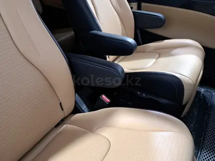 Kia Carnival 2022 года за 18 990 000 тг. в Астана – фото 25