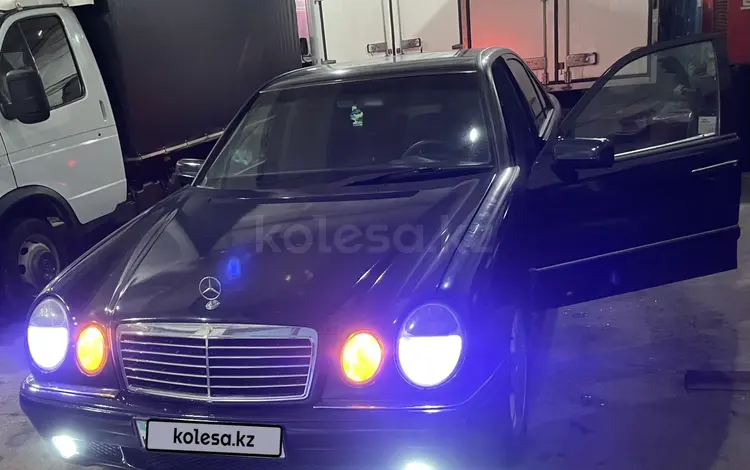 Mercedes-Benz E 320 1998 года за 3 200 000 тг. в Караганда