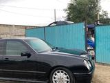 Mercedes-Benz E 200 1997 года за 900 000 тг. в Атырау – фото 3