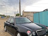 Mercedes-Benz E 200 1997 года за 900 000 тг. в Атырау – фото 4