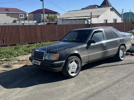 Mercedes-Benz E 200 1991 года за 2 200 000 тг. в Атырау – фото 6