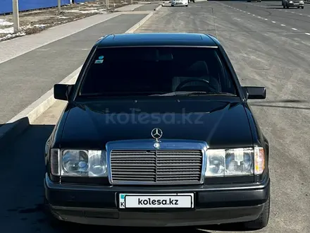 Mercedes-Benz E 200 1991 года за 2 200 000 тг. в Атырау – фото 7