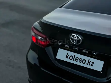 Toyota Camry 2021 года за 12 000 000 тг. в Актобе – фото 17