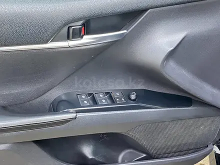 Toyota Camry 2018 года за 8 696 700 тг. в Астана – фото 15