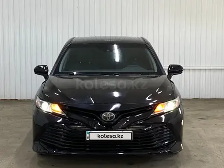 Toyota Camry 2018 года за 8 696 700 тг. в Астана – фото 2