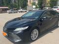 Toyota Camry 2019 года за 13 500 000 тг. в Актобе – фото 2