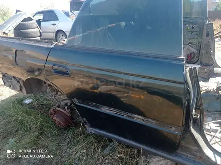 Дверь Субару за 15 000 тг. в Усть-Каменогорск