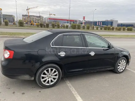 Volkswagen Jetta 2005 года за 2 600 000 тг. в Астана – фото 3