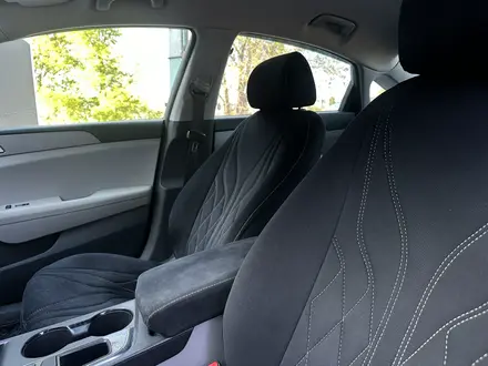 Hyundai Sonata 2015 года за 6 500 000 тг. в Актобе – фото 16