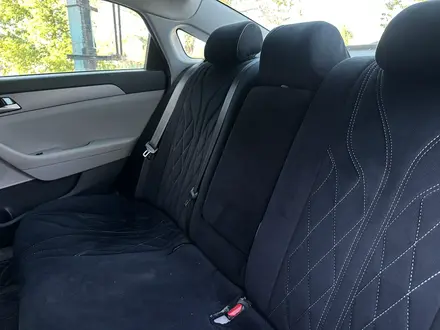 Hyundai Sonata 2015 года за 6 500 000 тг. в Актобе – фото 18