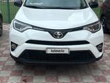 Toyota RAV4 2015 года за 7 900 000 тг. в Актау