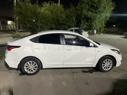 Hyundai Accent 2018 года за 7 200 000 тг. в Шымкент – фото 2